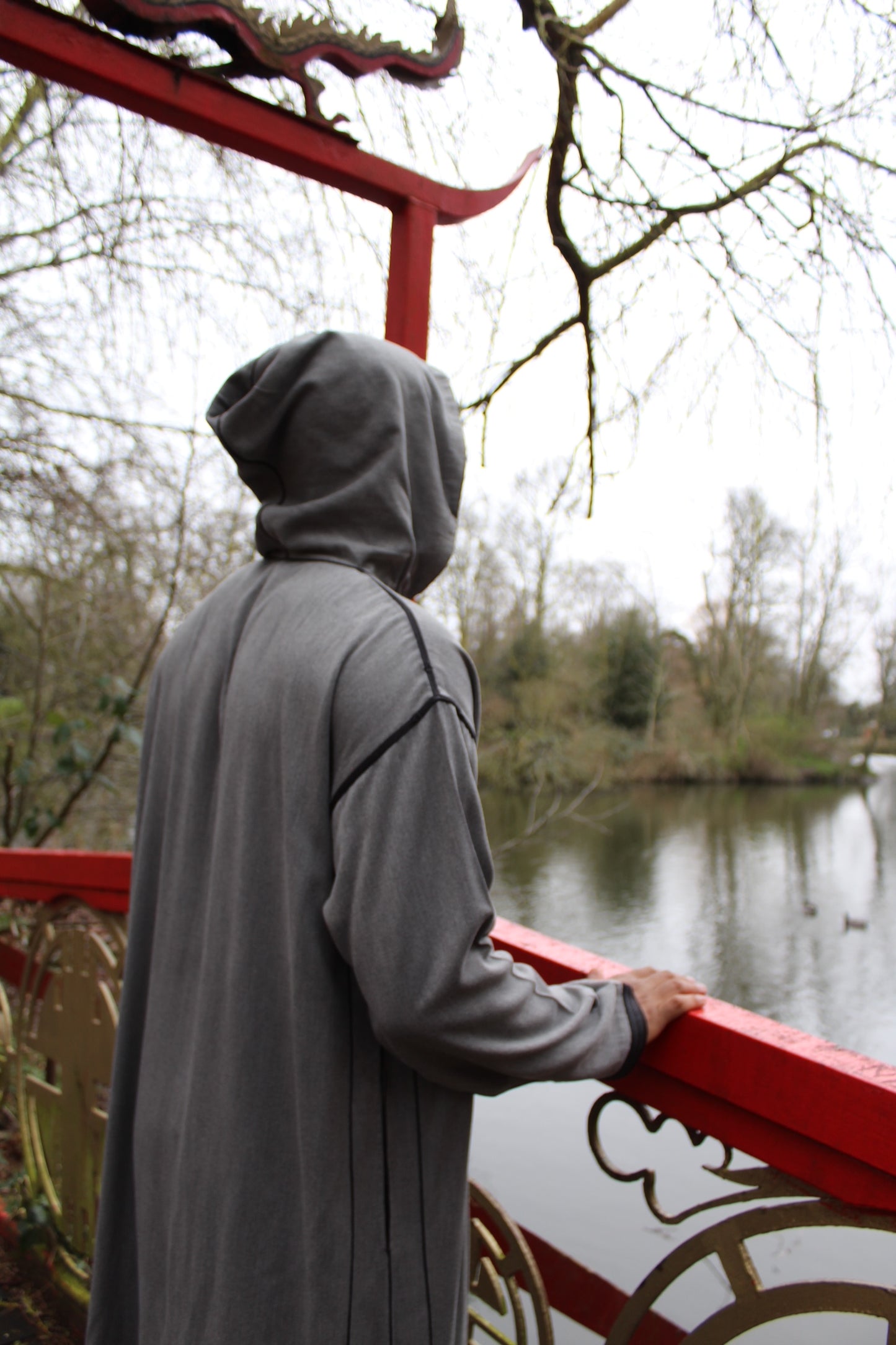 GREY HOODED MOROCCAN DJELLABA - LUNAR GREY