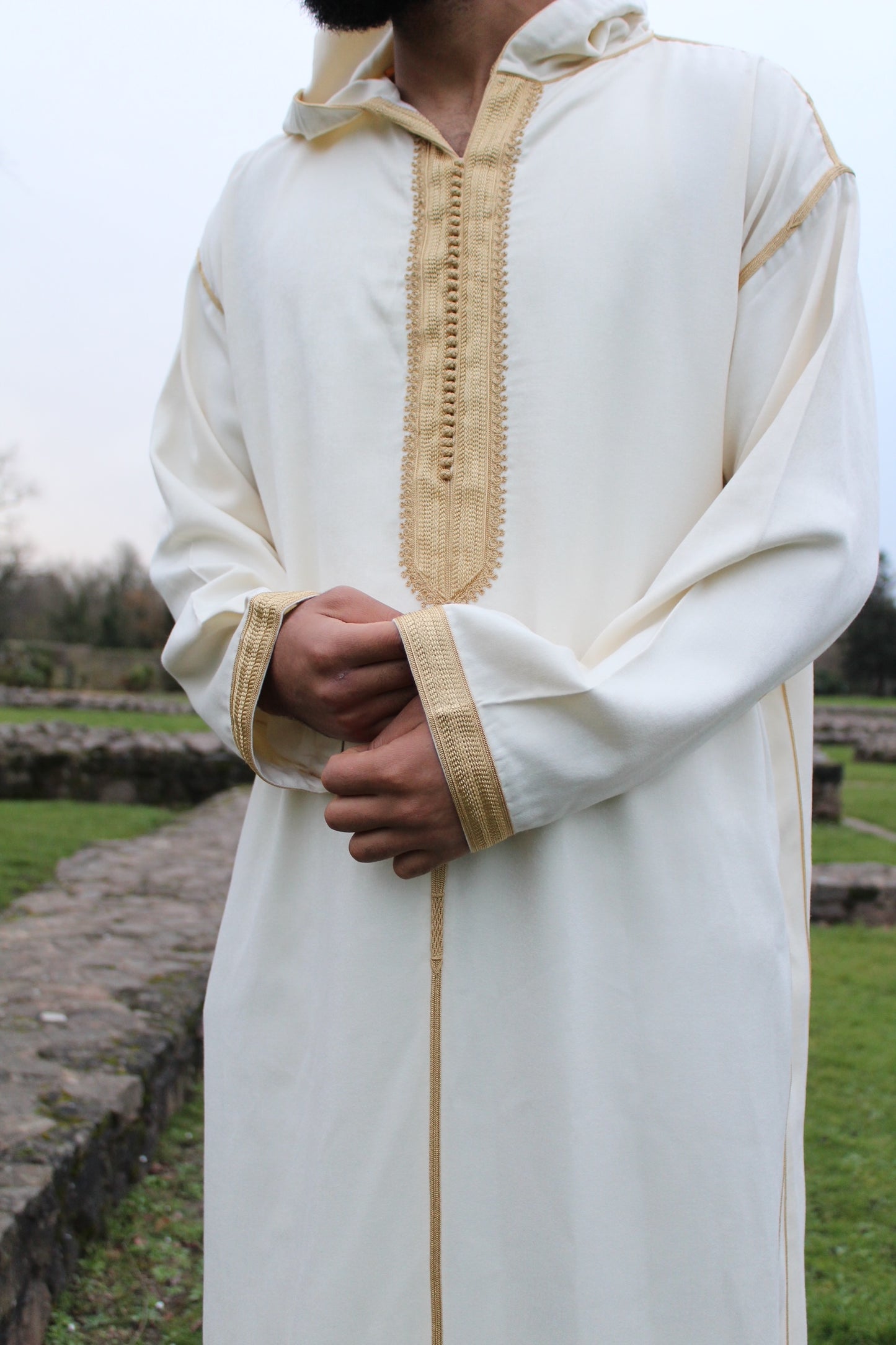 WHITE & GOLD HOODED MOROCCAN DJELLABA - SULTAN'S COLLECTION