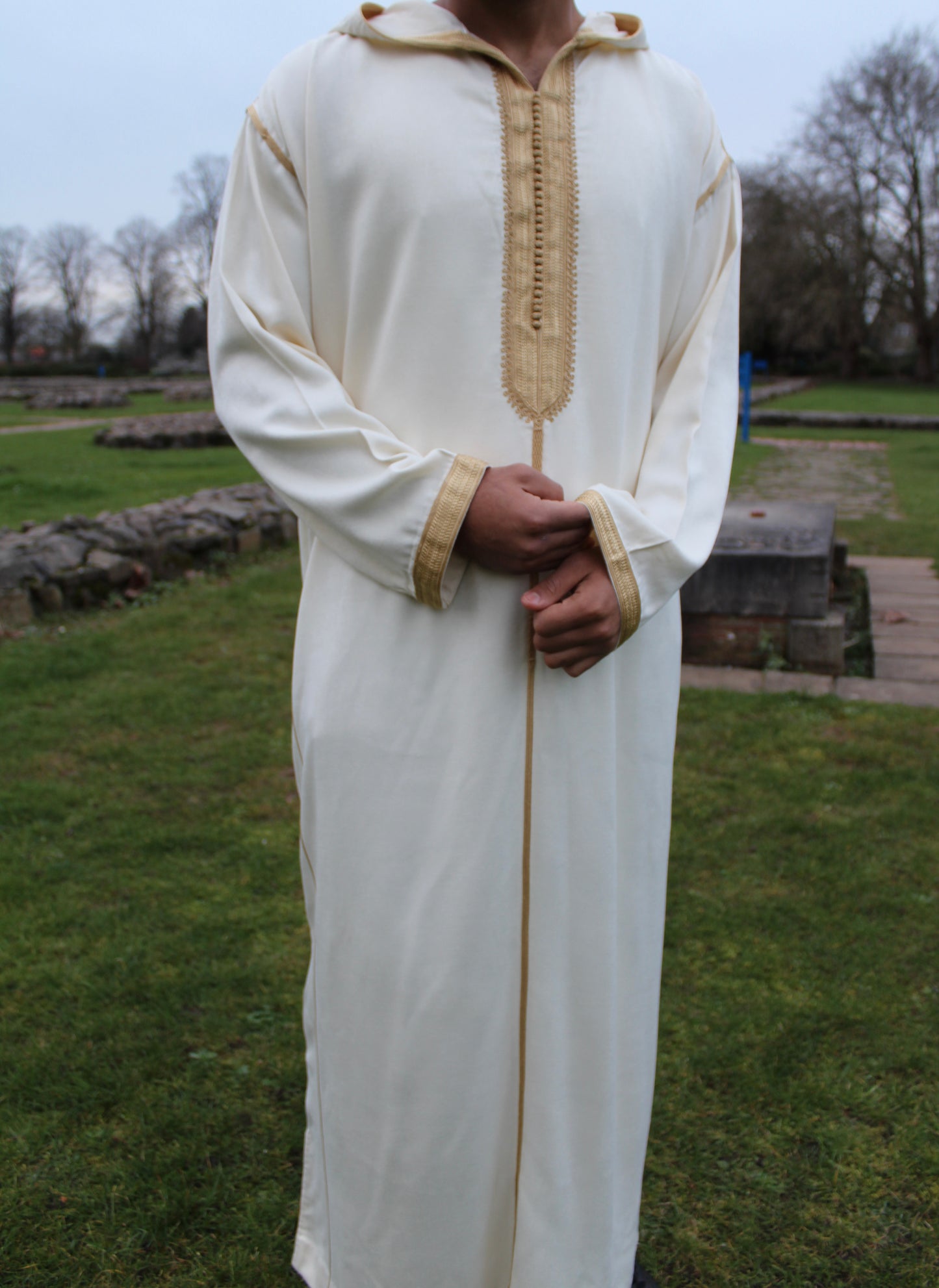 WHITE & GOLD HOODED MOROCCAN DJELLABA - SULTAN'S COLLECTION