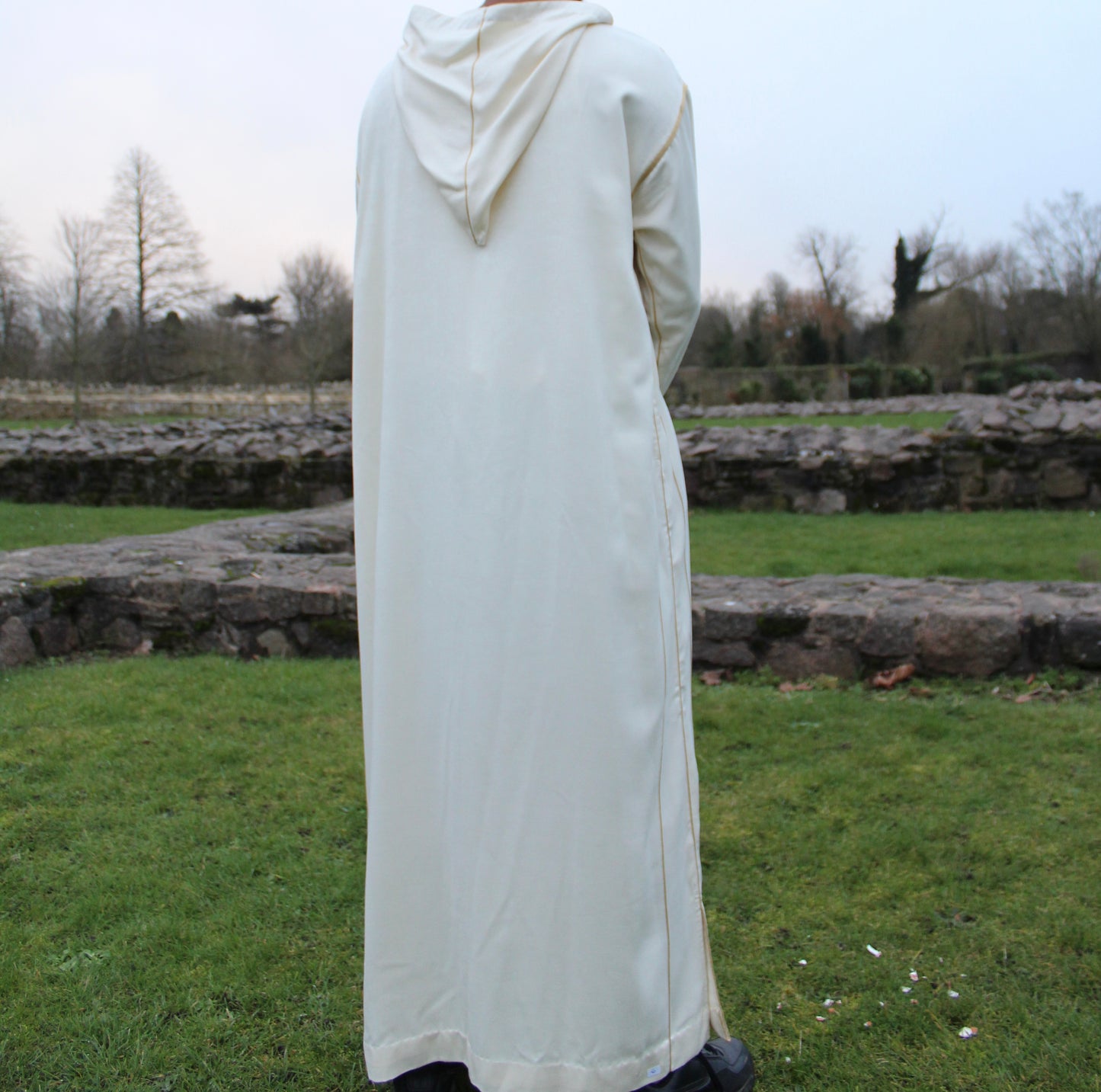 WHITE & GOLD HOODED MOROCCAN DJELLABA - SULTAN'S COLLECTION